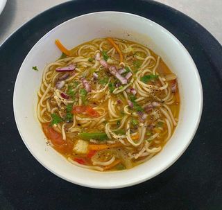 Sopa de Massa com Porco