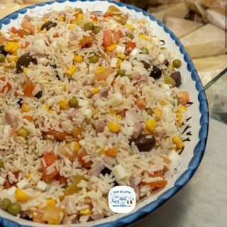 Riso insalata  mais, piselli, tonno, pomodoro, formag, olive e prosc cotto 