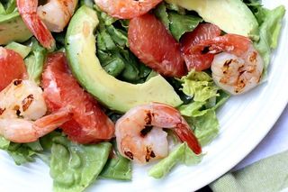  Салат зі шпинатом, креветками та авокадо