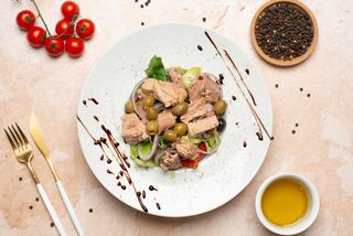 Salata sa tunjevinom 500gr