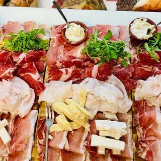 tagliere di salumi e formaggi