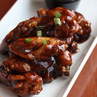 Alita frita con salsa barbacoa  4uds