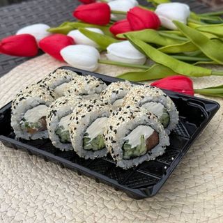 Філадельфія з лососем у кунжуті