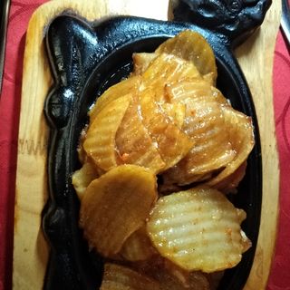 177 Patate in aromi Satay alla piastra