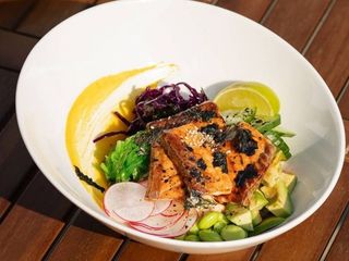 DV Poke bowl z łososiem teriyaki