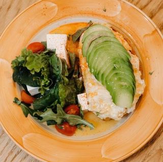 Тост скрембл с авокадо