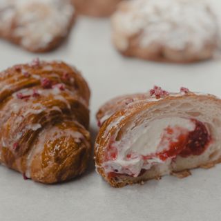 Croissant de frambuesa