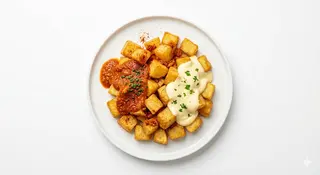 Tapa De Patatas Bravas A Las Dos Salsas