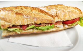 Bocadillo frío vegetal lomo adobado y bacon