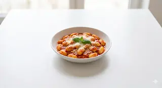 Gnocchi tomate y albahaca