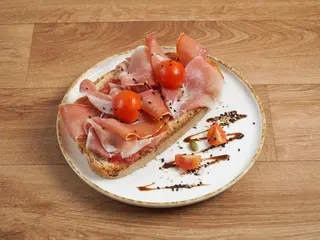 Tostada Con Jamón Serrano Y Tomate (1 Ud.)