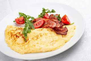 ომლეტი ბეკონით