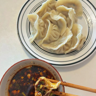 12 piezas Sushi + 12 Gyozas de Cerdos + Tarta de Queso