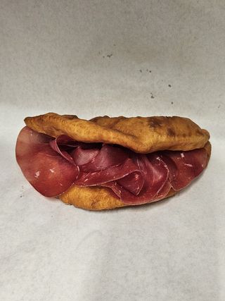 Piadina fritta bresaola, grana e rucola