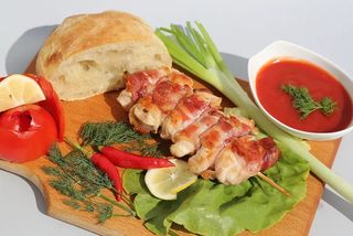 Rolovani pileći ražnjići