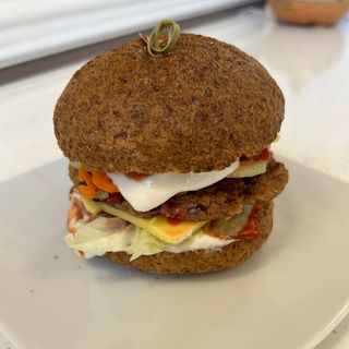 Burger vegan cu fasole roșie