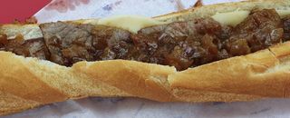 Bocadillo caliente de ternera