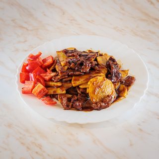 S30 - Svinjetina sa krompirom i paprikom