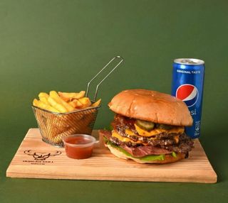 Hungry bull smash burger, pomfrit & Pepsi 0.33l