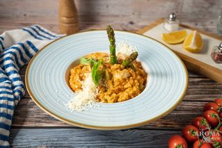 Risotto con pollo e asparagus