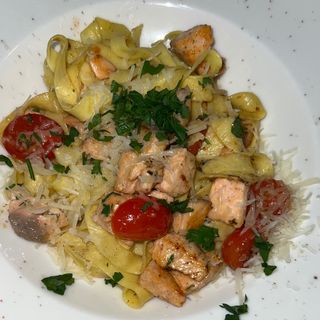 Tagliatelle z świeżym łososiem