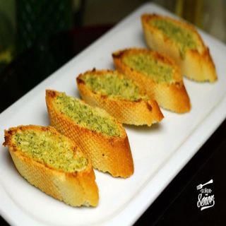 Pan con ajo (1/2 ración)