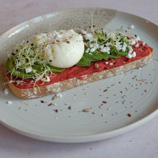 Tostada Hummus De Remolacha