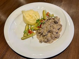 Бефстроганов з картоплею пюре (200/150)