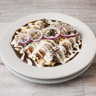Enchilada de pollo con mole