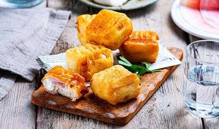 Mini Mozzarella in Carrozza con Prosciutto in Pastella