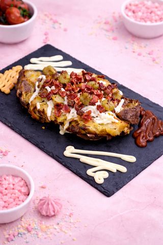 Картоф с луканка и кашкавал