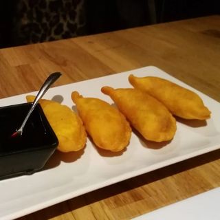 Empanadillas Fritas De Gambas Y Setas