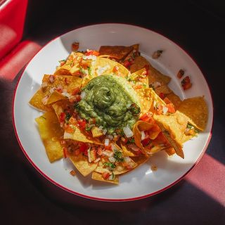 GUACAMOLE con totopos y pico de gallo