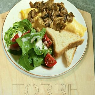 ომლეტი ქათმით, სოკოთი და ყველით