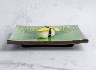 Нигири авокадо и пикантна майо (2бр 60г)