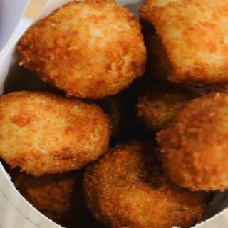 6 croquetas de morcilla con peras al vinto tinto