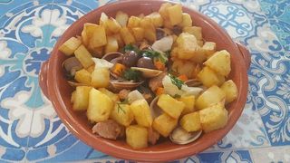 Carne de Porco à Alentejana