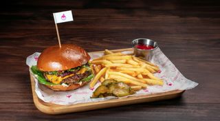 Бургер зі свининою та зеленню комбо