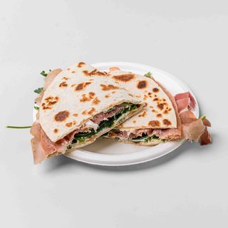 Crudo, stracchino e rucola