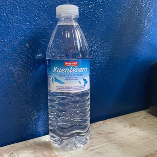 Agua mineral natural 