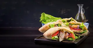Pita cu carne de pui