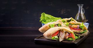 Pita cu carne de pui