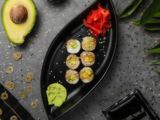 Макі з авокадо (140g)