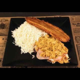 Patacón De Pollo Mechado