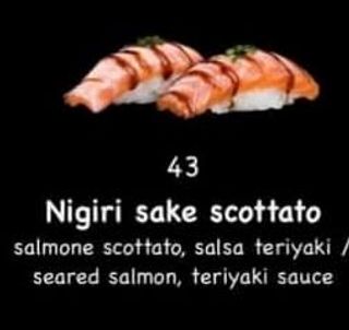 Nigiri sake scottato