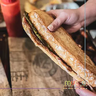 Bocadillo De Lomo, Huevo Y Queso