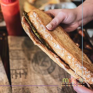 Bocadillo De Lomo, Huevo Y Queso