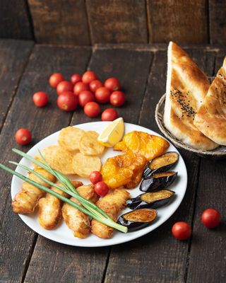 Жареная осетрина с овощами