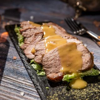 Muşchiuleț de porc cu sos de mustar parfumat cu coniac