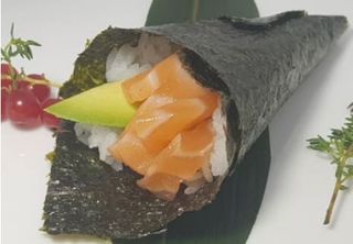 42 Temaki salmone avocado
